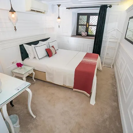 Siyah Lale Cunda 1841 (adults Only) 2*