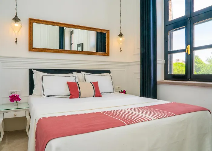 Siyah Lale Cunda 1841 (adults Only) 2*