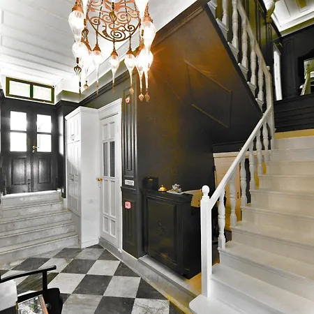 Siyah Lale 1841 (adults Only) 2* جوندا